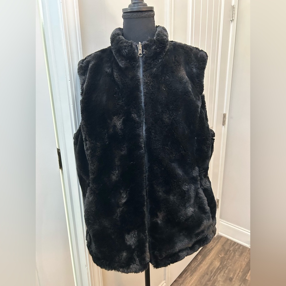 Black Faux Fur‎ Vest Women Full Zip Collar Cozy Winter Layering